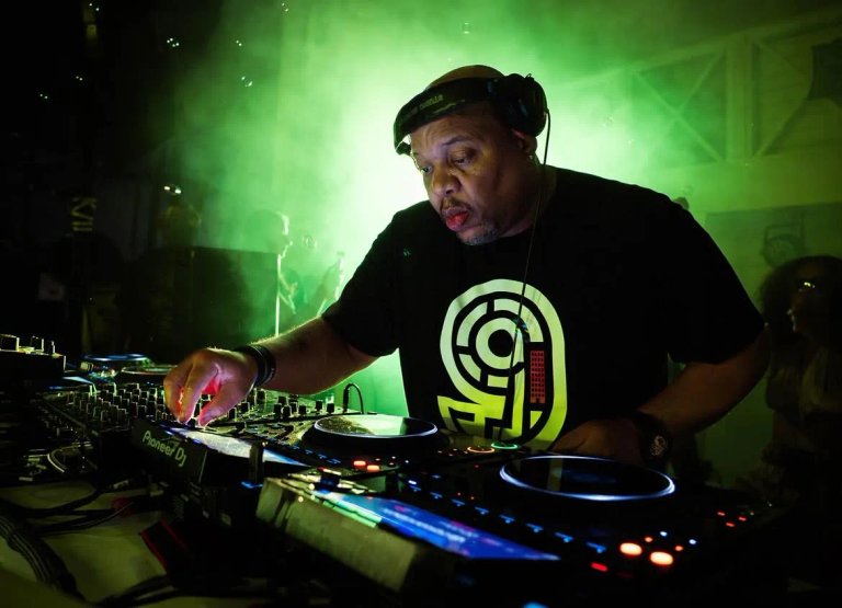 A-Trak and Friends deliver yet again! An electric lineup featuring Dennis Ferrer, The Brothers M (10)