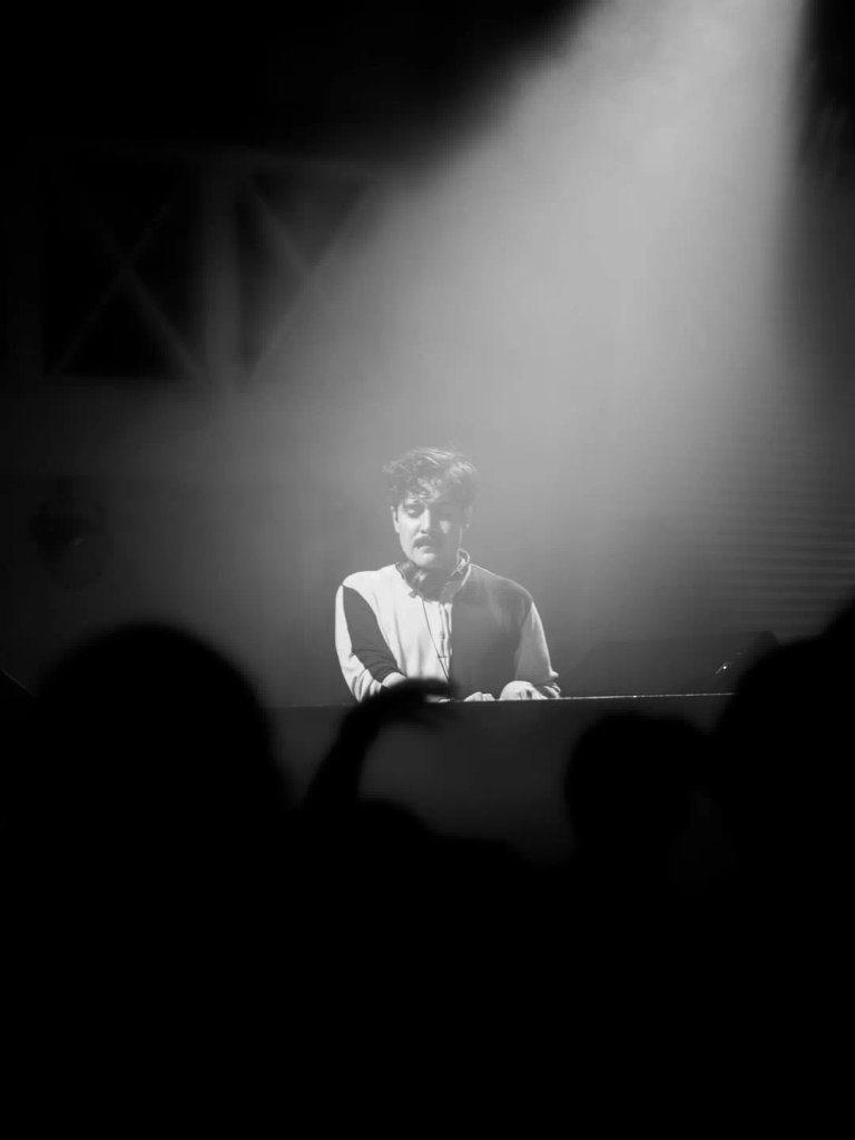 Miami’s Indie heads pulled up for Neon Indian’s dj set and La Niña Brava’s debut at ZeyZey 🏡🫀