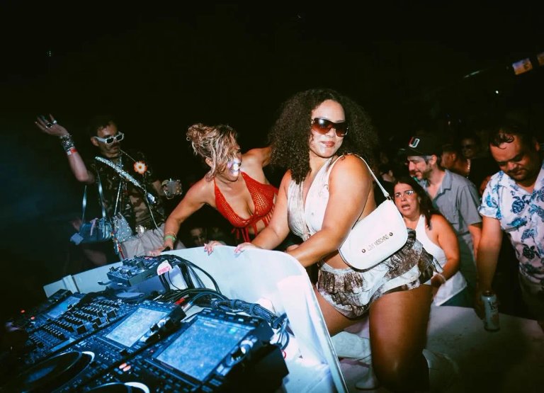 A-Trak and Friends deliver yet again! An electric lineup featuring Dennis Ferrer, The Brothers M (12)
