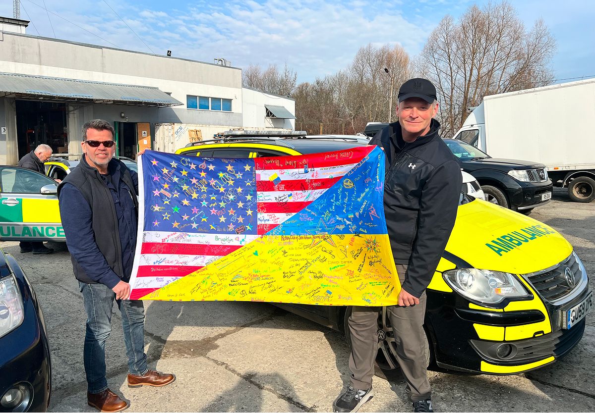 Mark Figart with US-Ukraine friends flag in Lviv