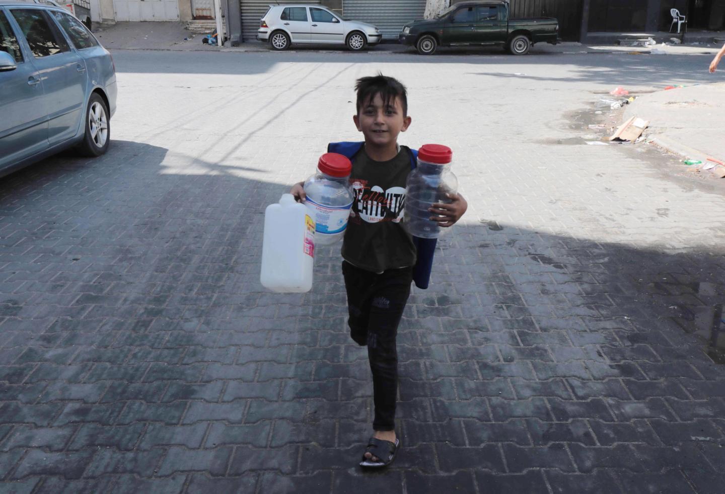 Help provide children in Gaza with emergency water and sanitation facilities.