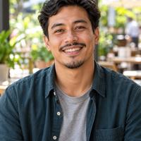Nicolás T., Live Chat Agent