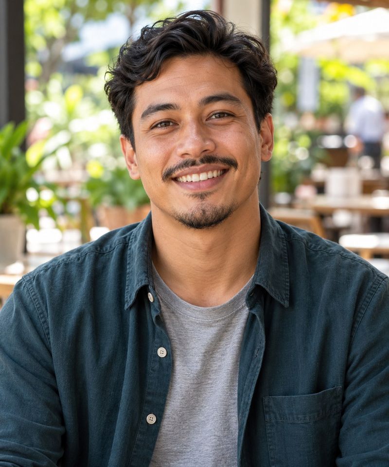 Nicolás T., Live Chat Agent