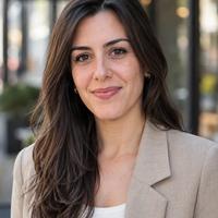 Consolación V., E-commerce Assistant