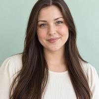 Léa Beaumont, Bilingual Sales Outreach Assistant