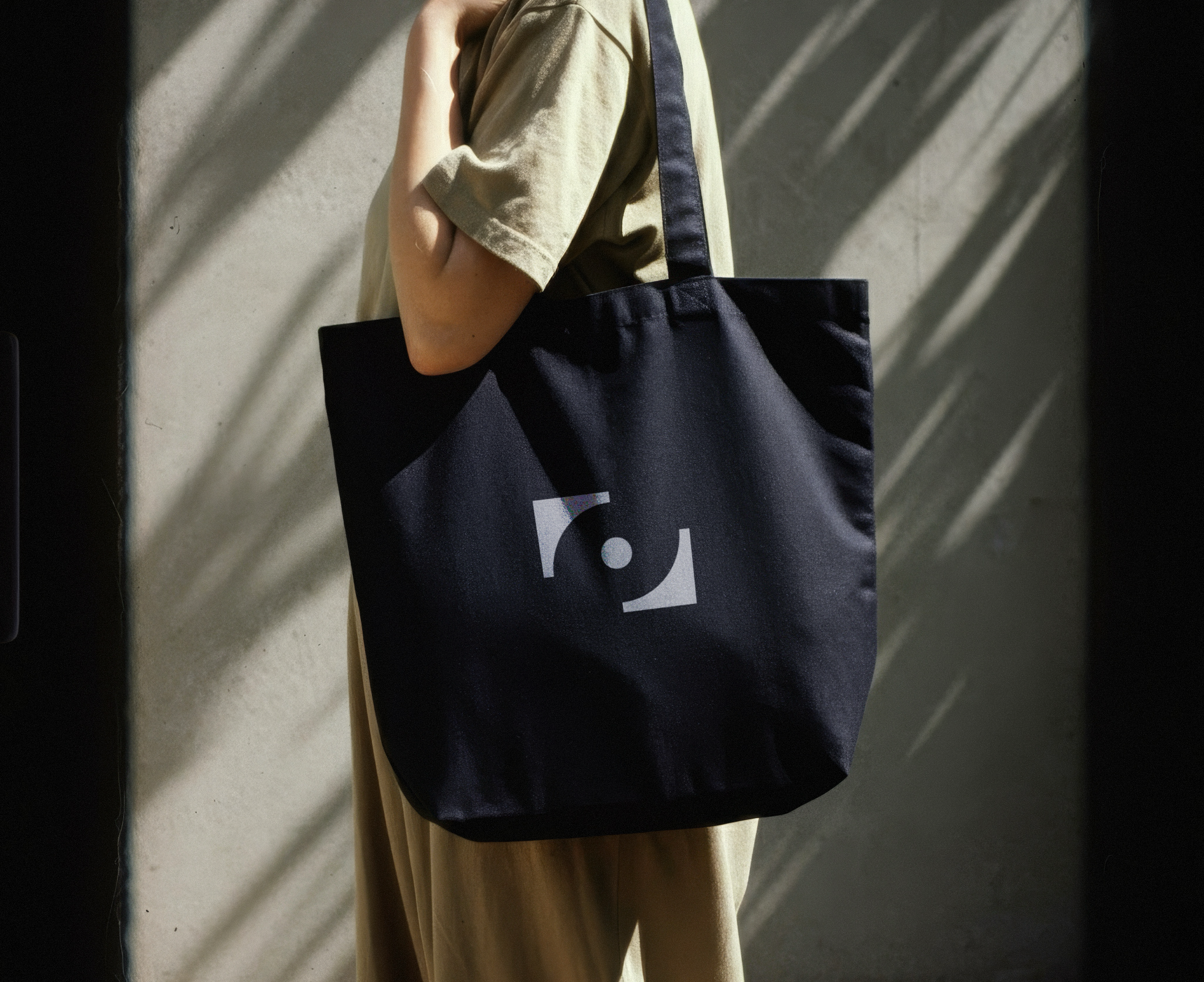 Alucinari Tote Bag