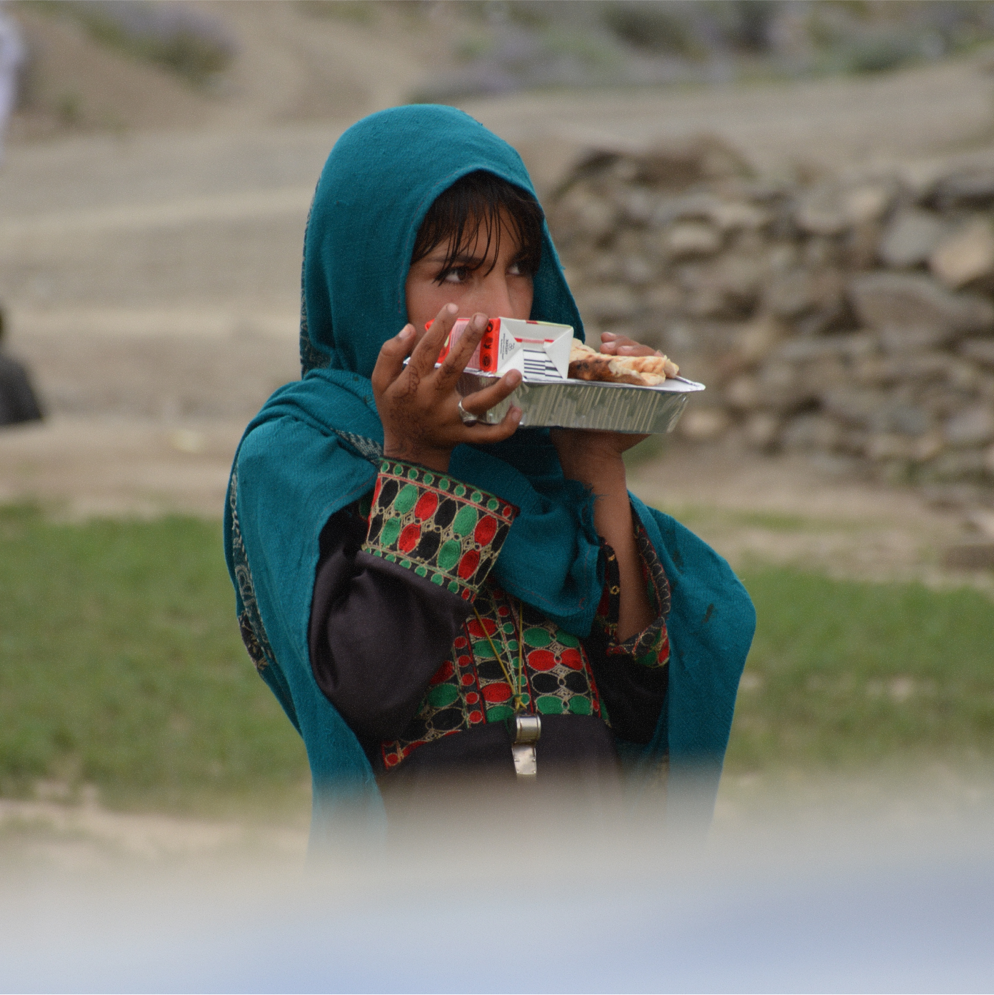 A girl in Gaza holding a plate of food from Instant Aid