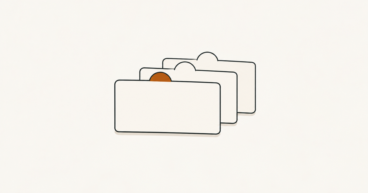 Des fiches vierges superposées avec des onglets ronds, dont un orange.