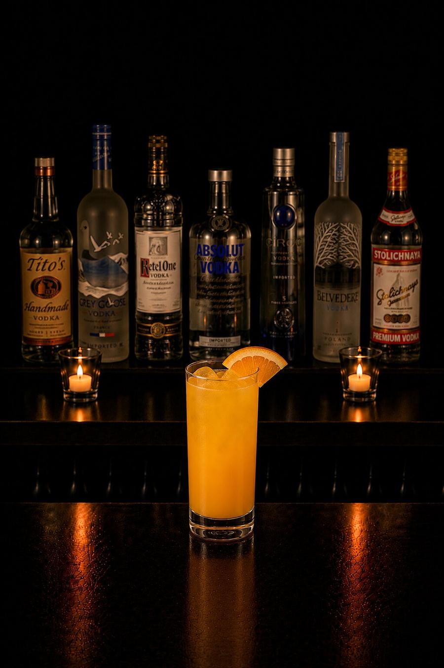 Screwdriver drink with orange wedge