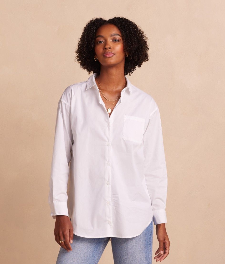 Model in Shirt, The Perfect Boyfriend Shirt - White Sand (White)