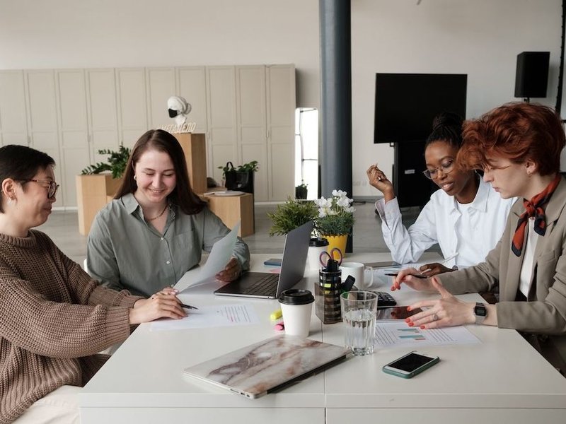Bienestar financiero para empleados: cómo transformarlo en un beneficio real para tu empresa