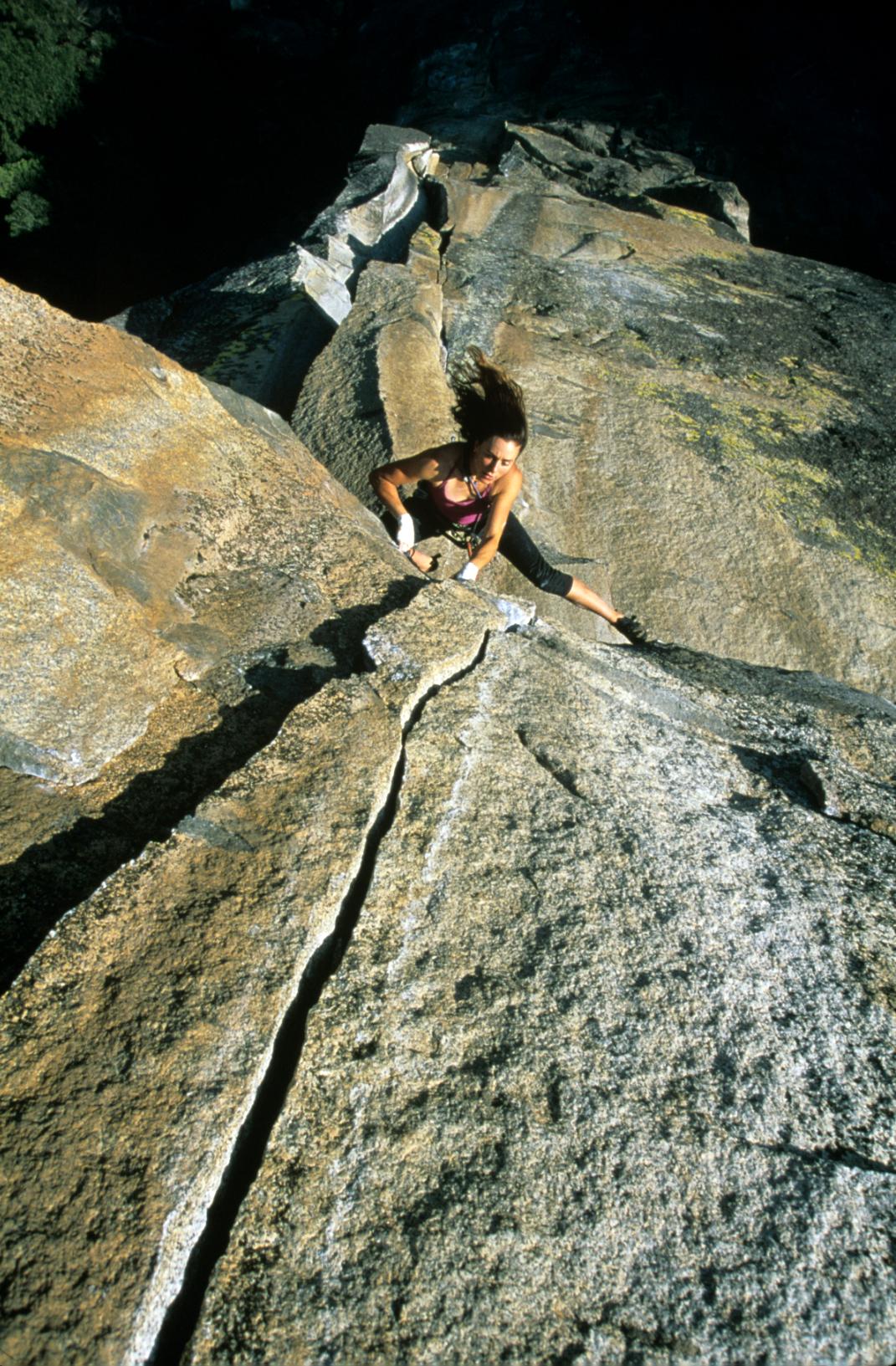 Alien Roof, 2001.
What’s better: the Rostrum classic, the Alien, Blind Faith, or the Kauk-Kulator? What, you can’t decide? The real question is how can one chunk of rock have so many 5 star routes ⭐️⭐️⭐️⭐️⭐️?
📷  Heinz Zak
The Rostrum, Yosemite