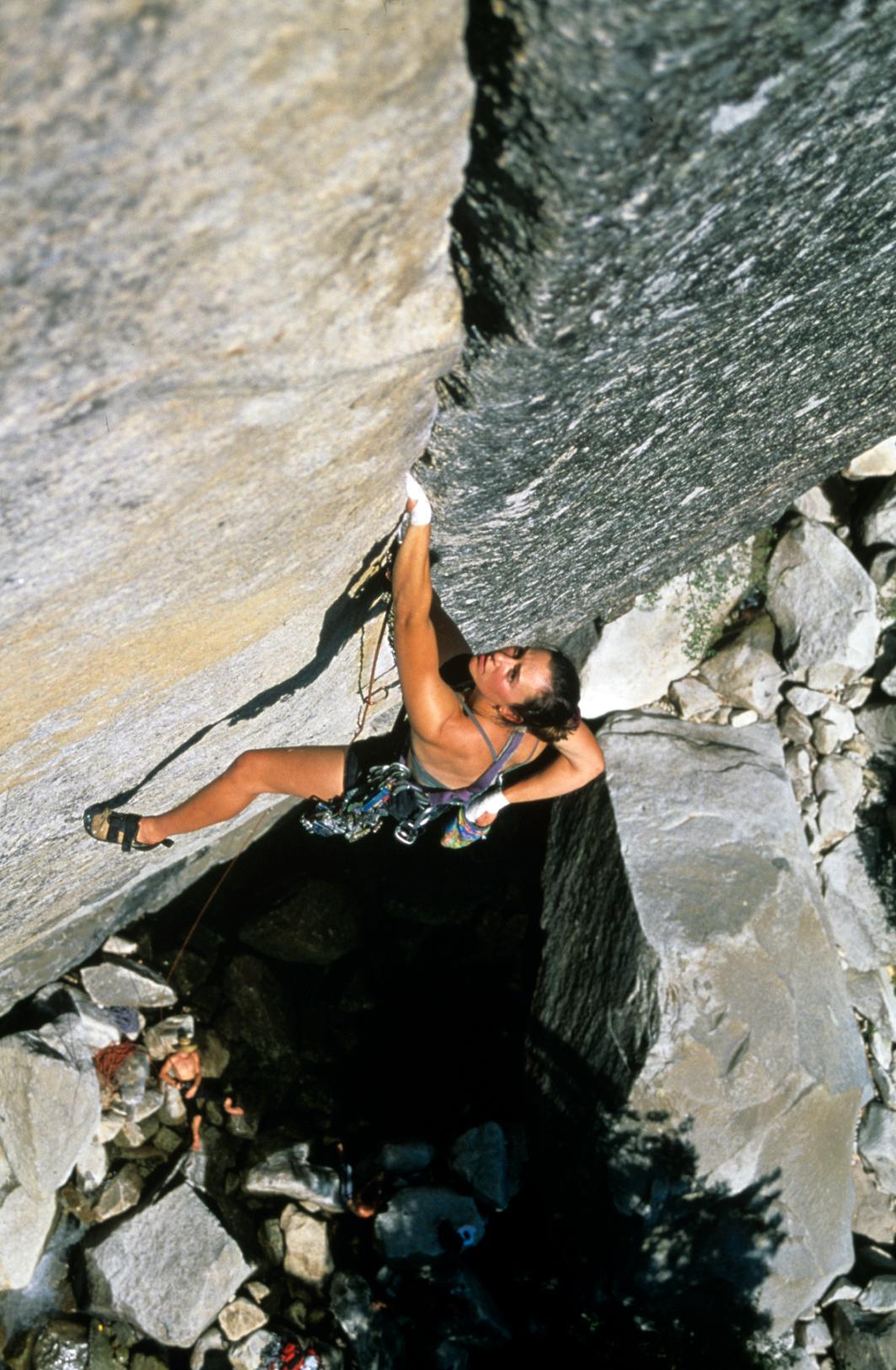 Crimson Cringe, 200? The knobs, the splitter, the undercling to victory, because you sure as heck don’t want to peel off there! In all, a glorious journey ❤️
📷 Heinz Zak
Yosemite, CA
