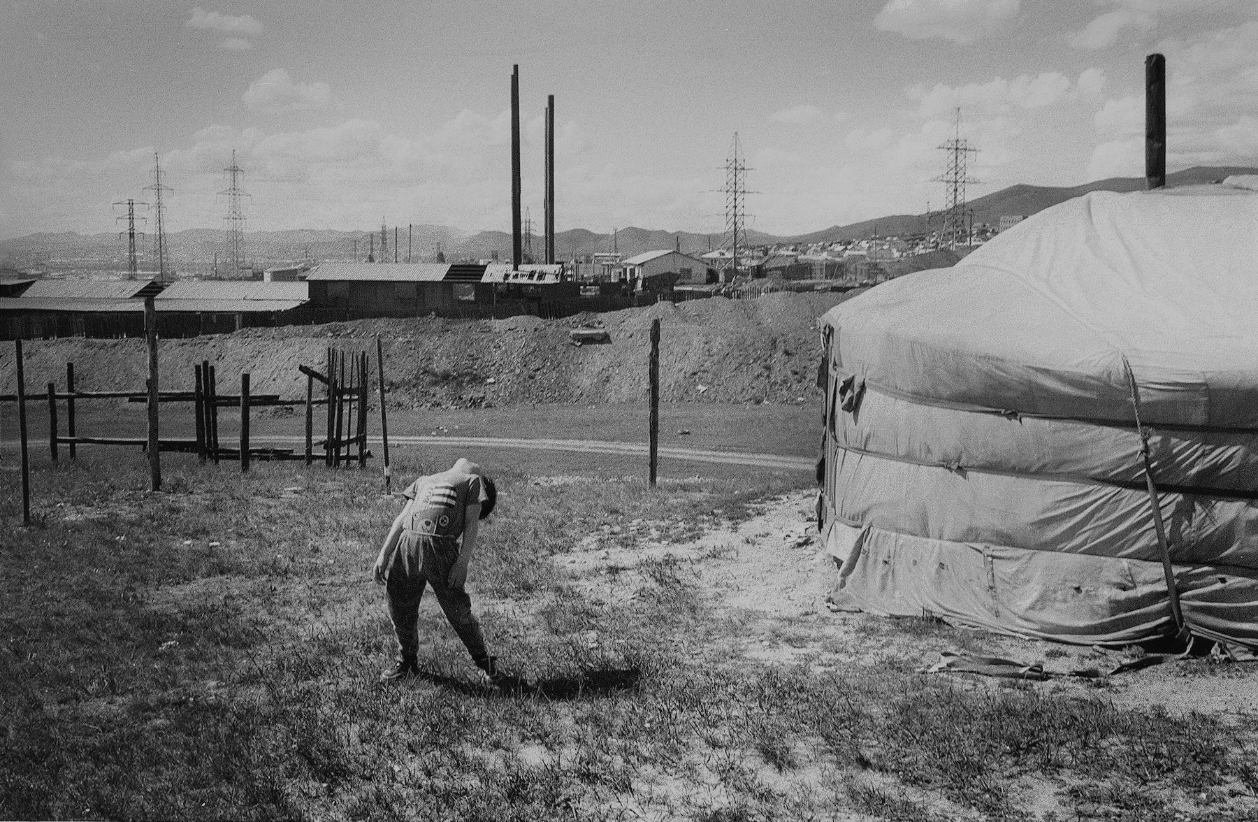 'In the shadow of the big city', by Nathalie Daoust - Winner of the CitiesToBe Photo Award 2023 (2) (1) copia (1)