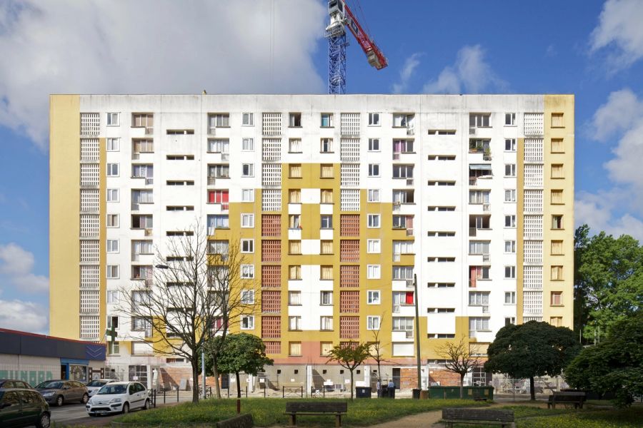 Transformation of 530 dwellings block G, H, I_Anne Lacaton & Jean Philippe Vassal, Frédéric Druot, Christophe Hutin_©Philippe Ruault_Exterior old (1)