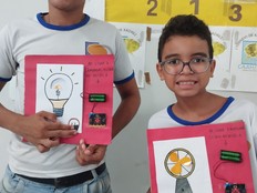 Students presenting the green light project prototype.