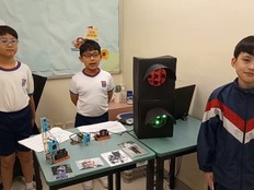 Students presenting the Smart Traffic Light Project