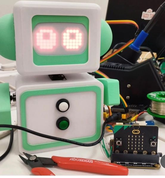 Photo of the Helpie prototype. 