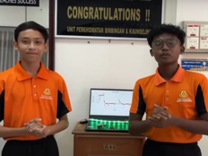 Students presenting the Eco Air prototype.