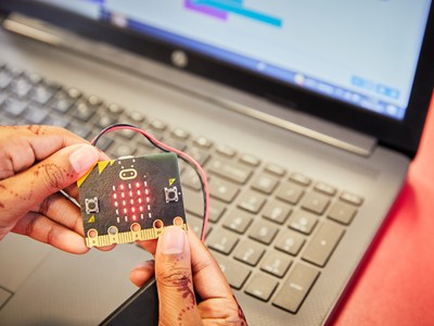 First lessons with MakeCode and the micro:bit | micro:bit