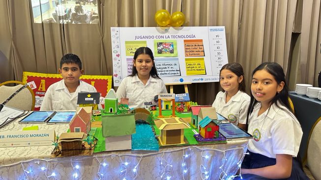 Students demonstrating their micro:bit project at the UNICEF celebration event in Honduras