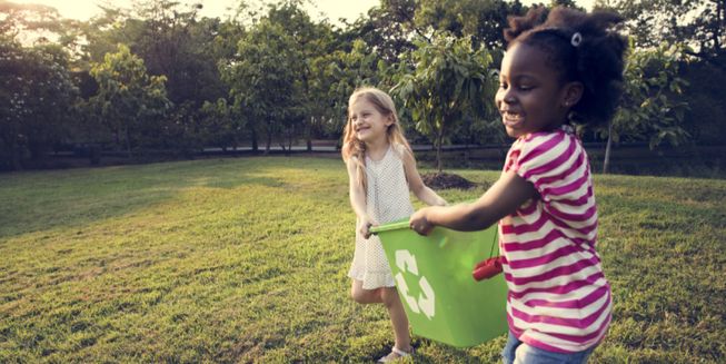 Children collecting litter 