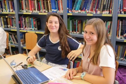 Two Spanish students working with micro:bit