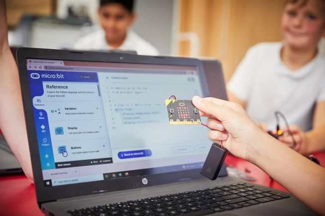 First lessons with Python and the micro:bit
