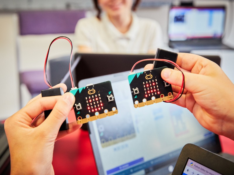 First lessons with MakeCode and the micro:bit | micro:bit