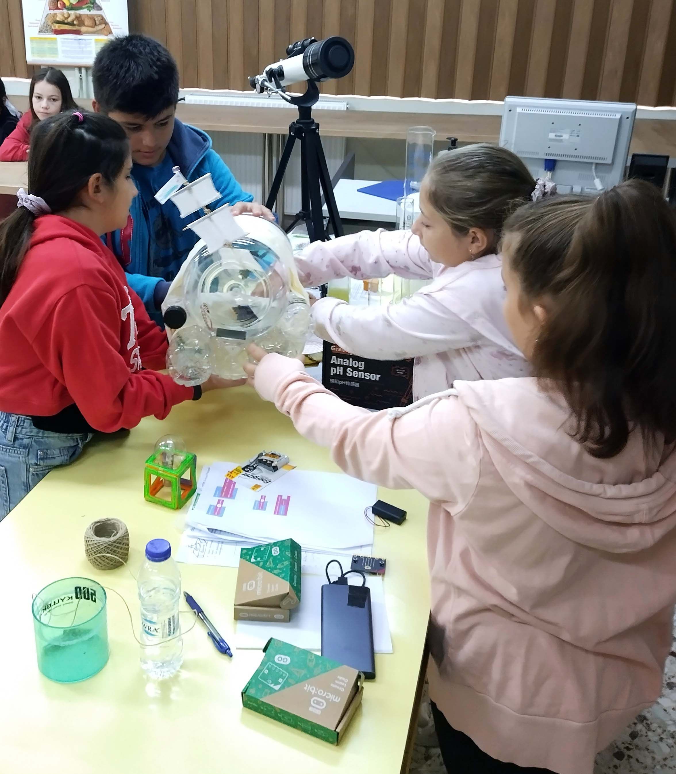 Students building Agean Sea Monitor project.