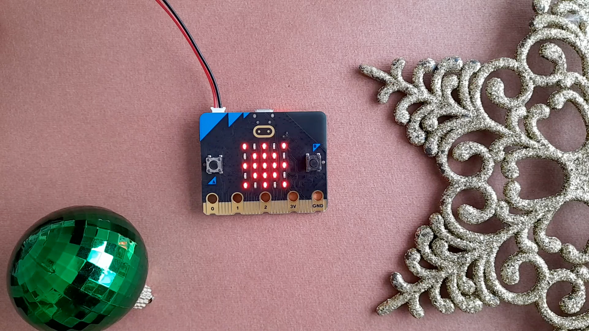 micro:bit displaying an animated snowflake