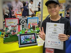 Student presenting the Battle of Sekigahara diorama and a certificate.