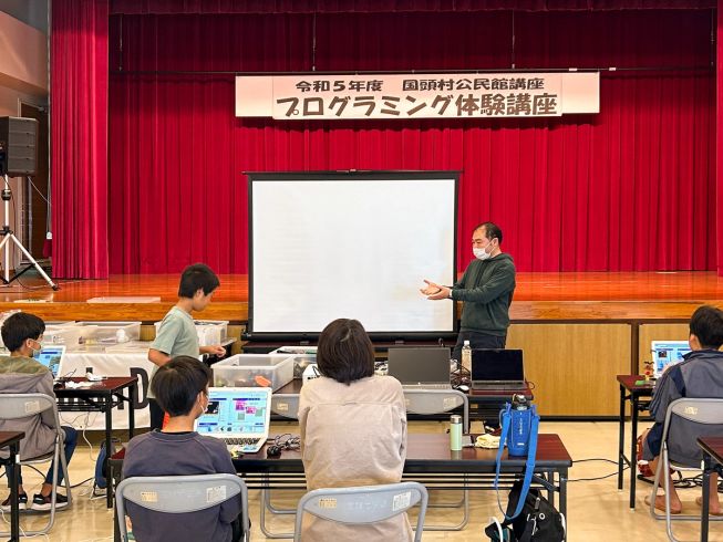 Manabu Itokazu, Japanese translator, teaches a class at CoderDojo Nago