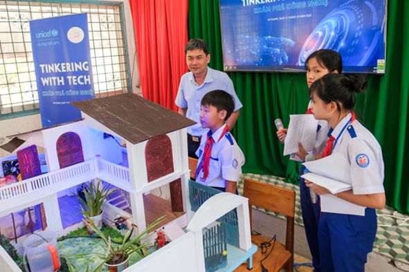 Students present the Smart Utility Home.