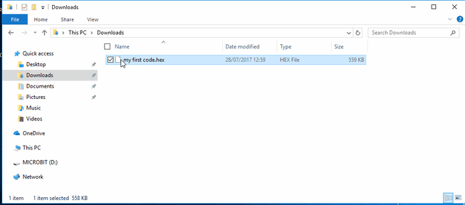 Animation showing how to drag a HEX file onto micro:bit using Windows