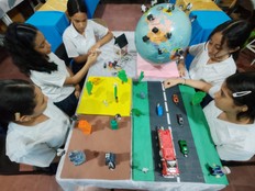 Students demonstrate how to use "RamonAQI".