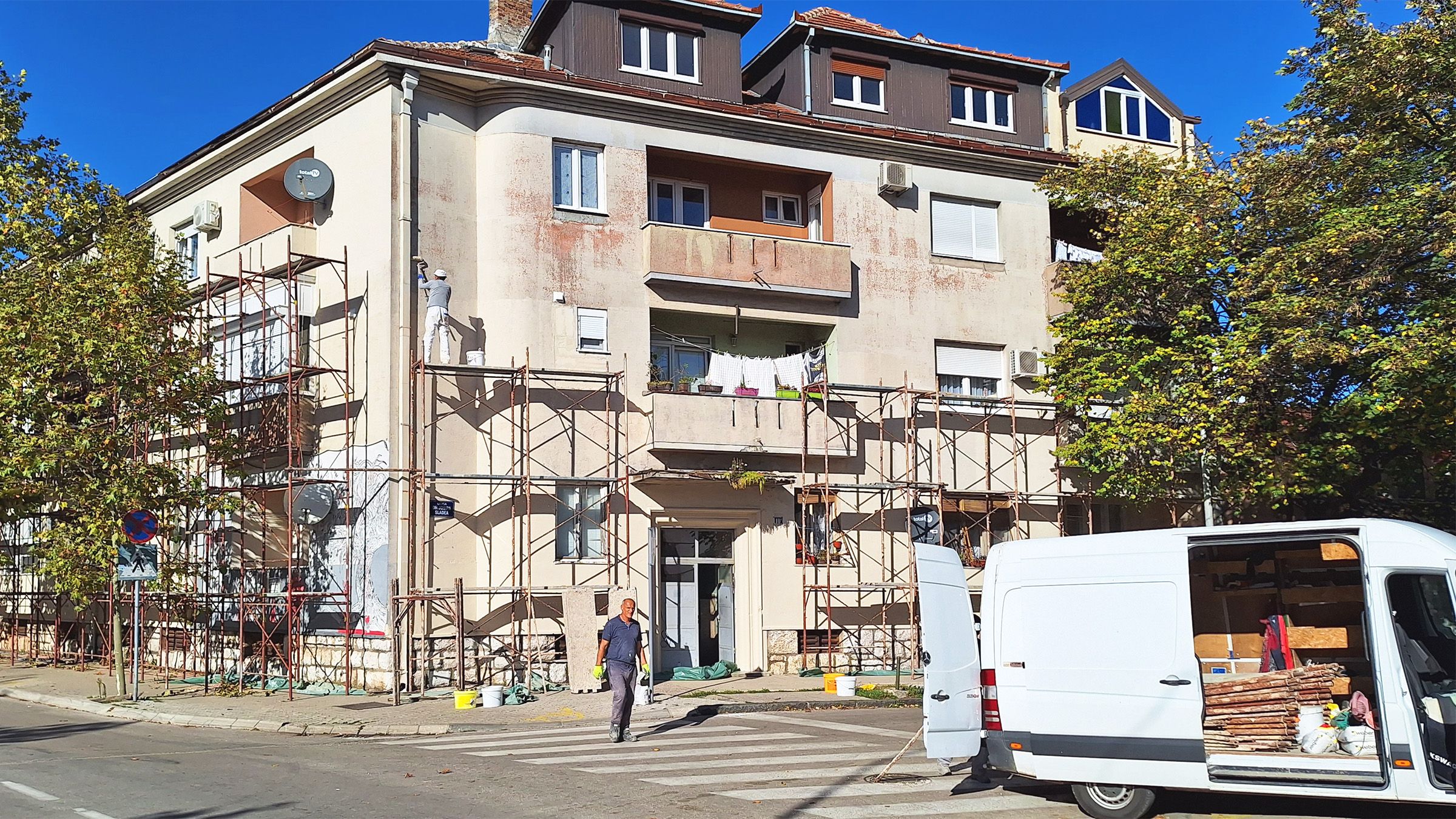 Radovi na zgradi na uglu  ul Josipa Sladea