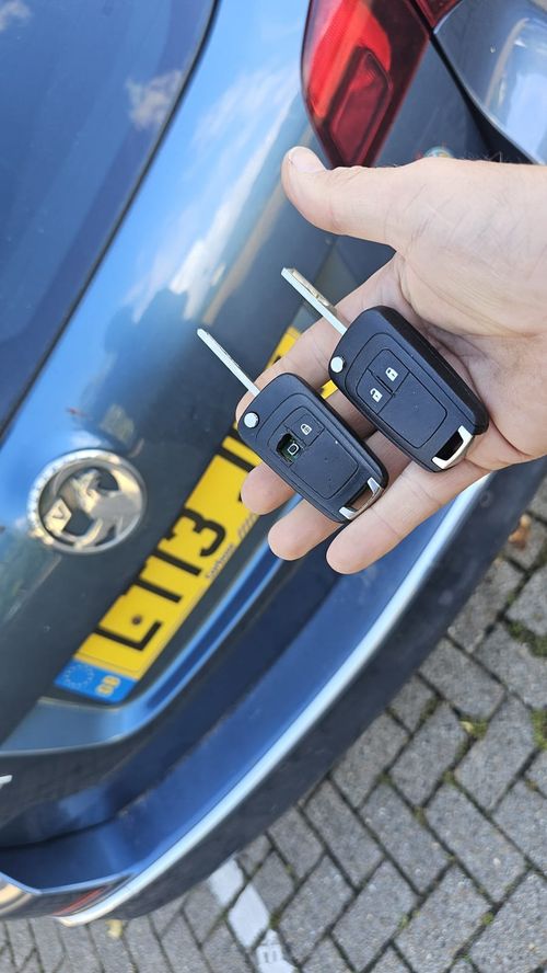 Vauxhall Astra flip key (all keys lost) by Lock City in Clevedon East