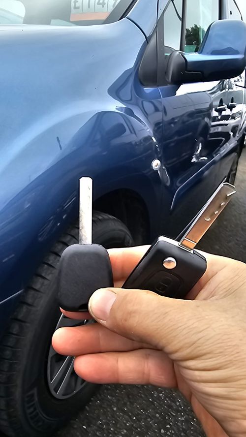Peugeot Partner chip key (spare key) by Lock City in Bathavon South