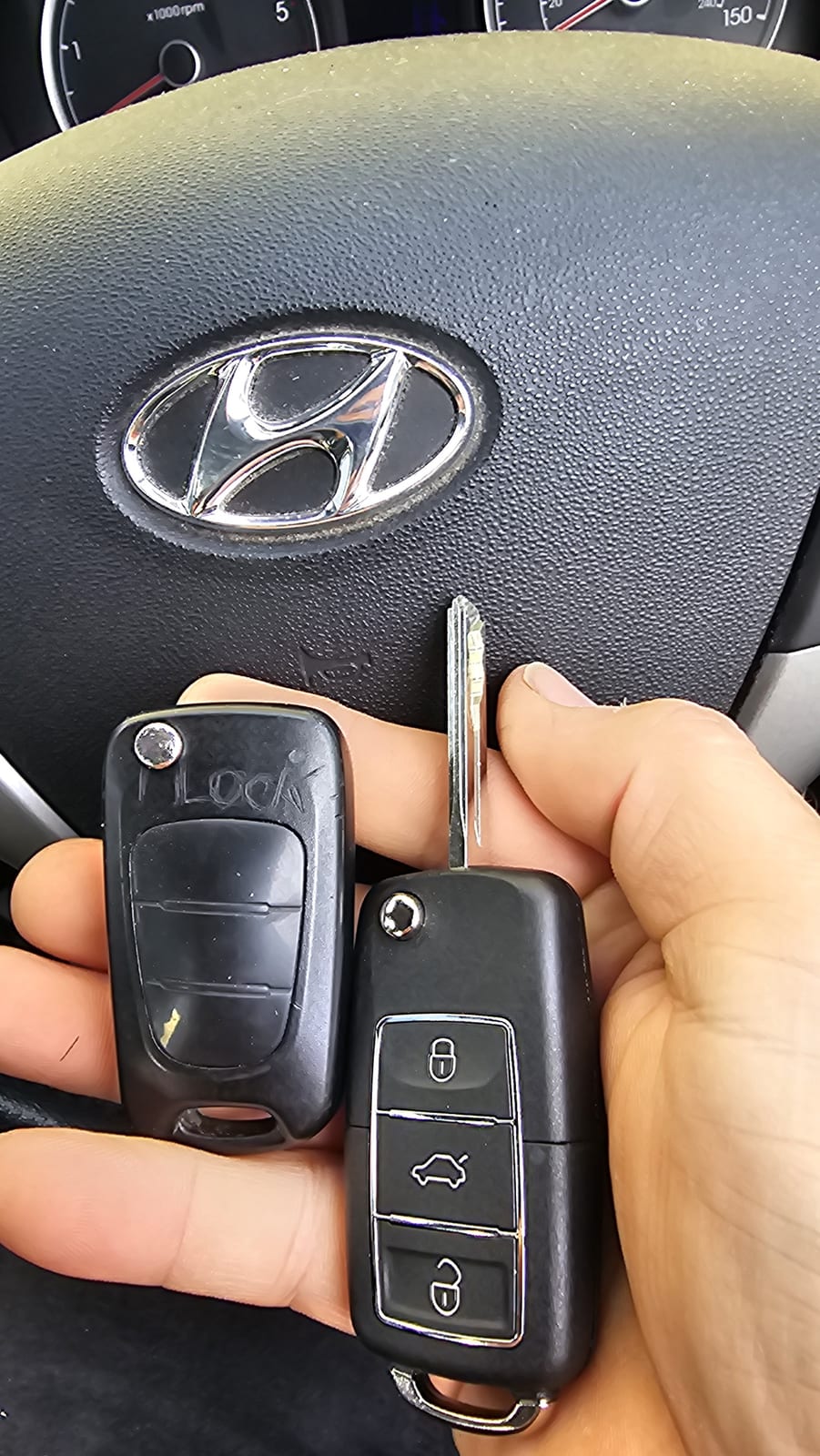 Hyundai i30 flip key replaced by a Lock City locksmith in Clevedon
