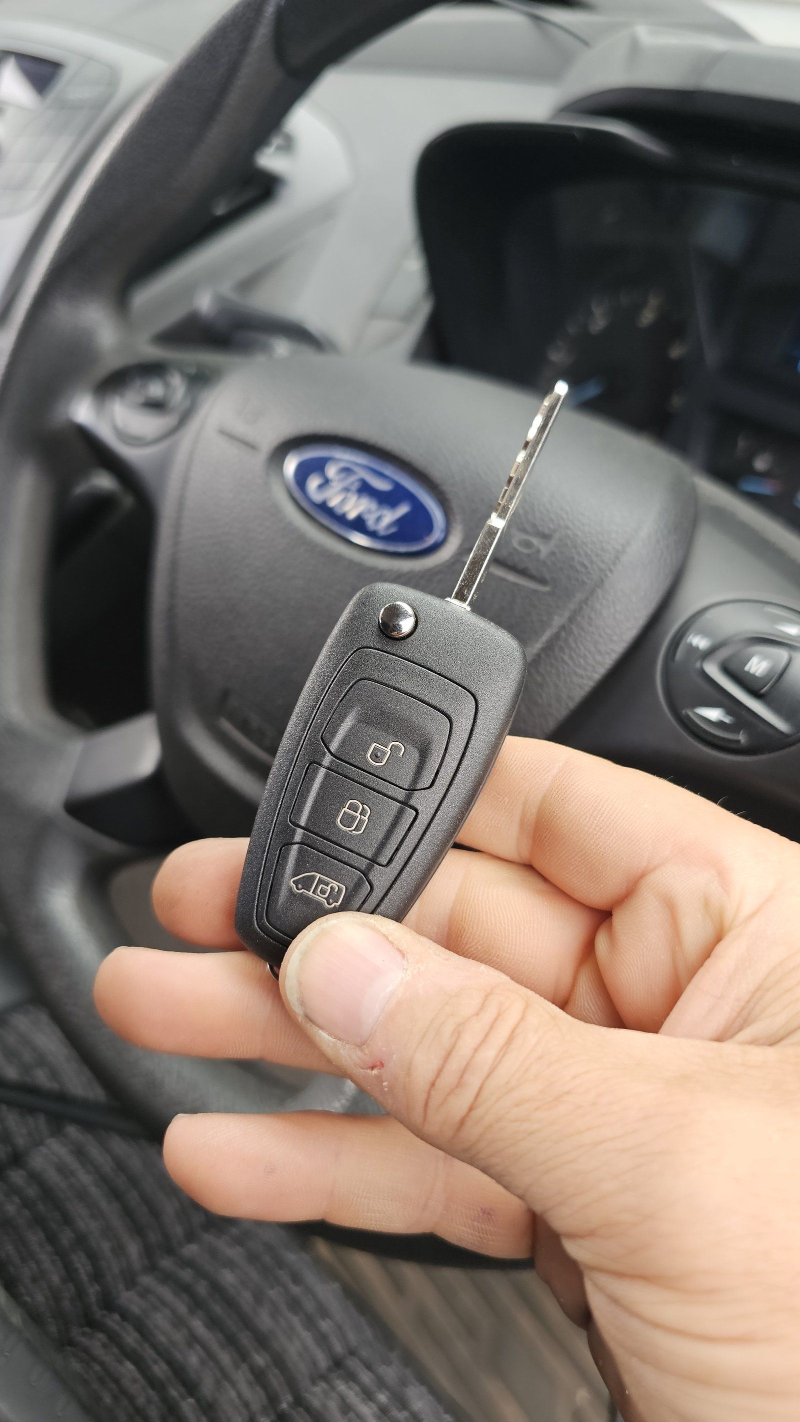 Ford Transit Custom remote head key replaced by a Lock City locksmith in Winford