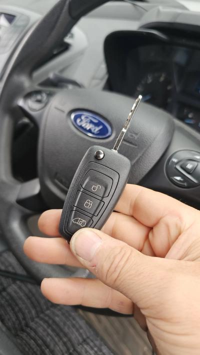 Ford Transit Custom remote head key replaced by a Lock City locksmith in Winford