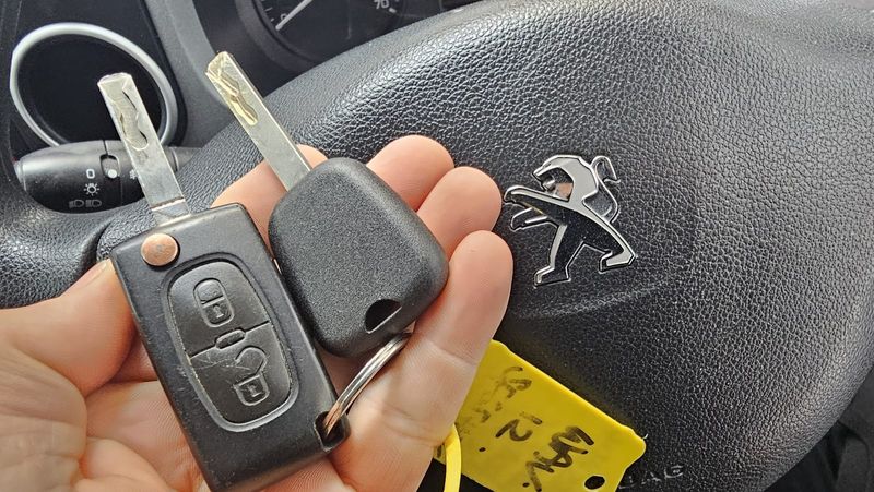 Peugeot Partner chip key (spare key) by Lock City in Bathavon South