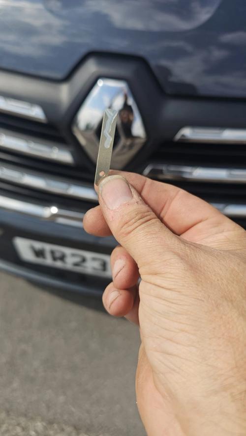Renault Trafic chip key replaced by a Lock City locksmith in Bristol