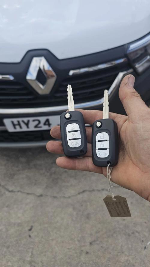 Renault Kangoo flip key replaced by a Lock City locksmith in Bristol