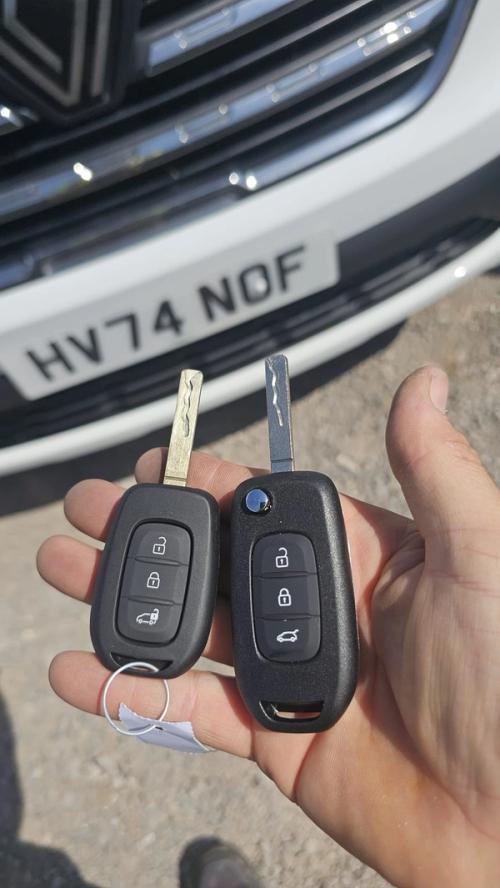 Renault Trafic flip key replaced by a Lock City locksmith in Bristol