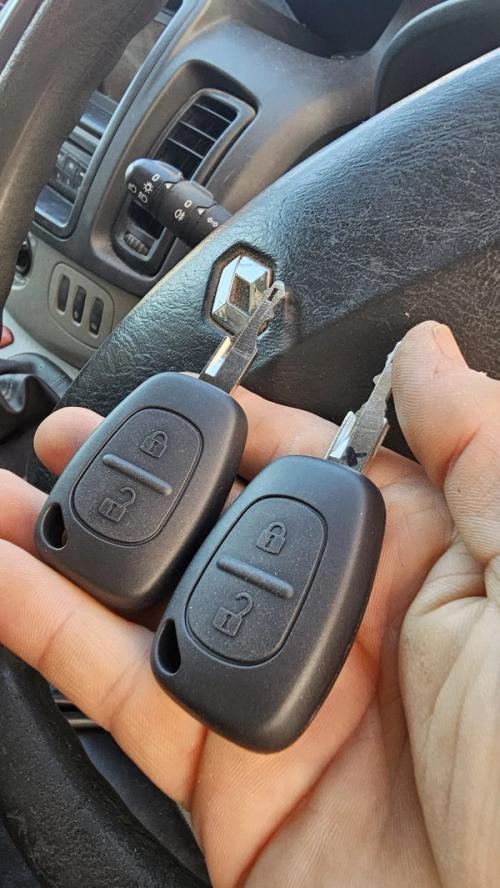 Renault Trafic flip key replaced by a Lock City locksmith in Bristol