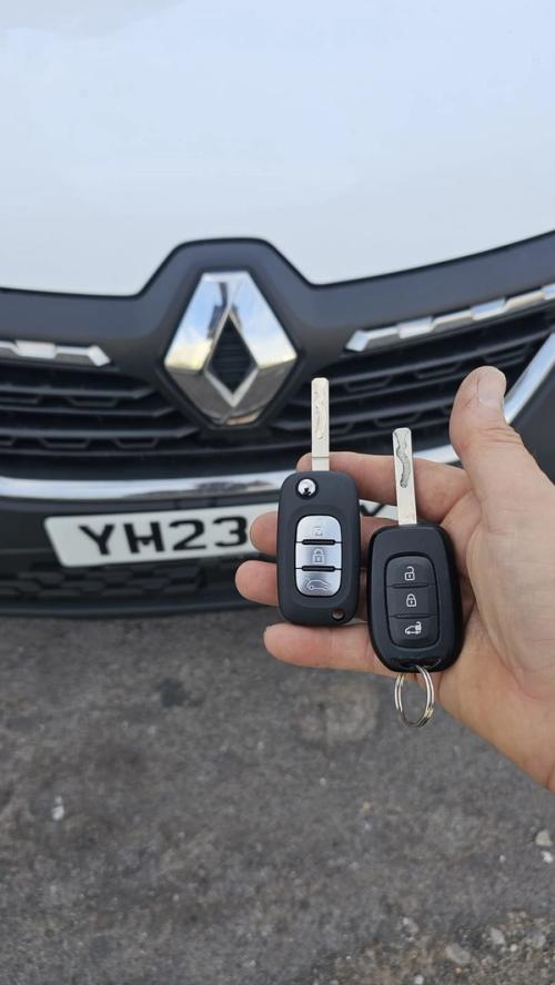 Renault Kango flip key replaced by a Lock City locksmith in Bristol