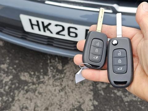 Renault Trafic flip key replaced by a Lock City locksmith in Bristol