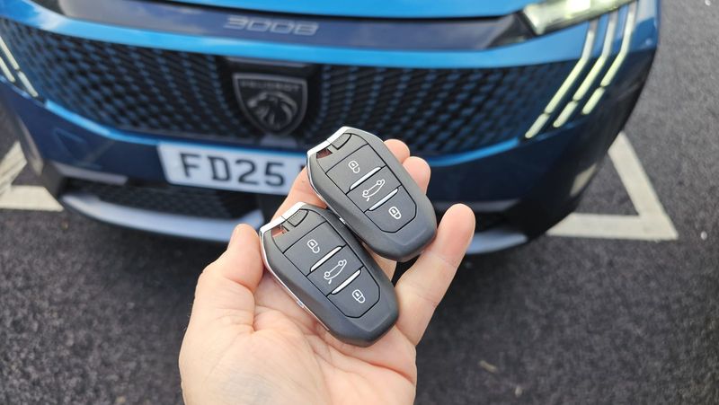 Peugeot 3008 flip key (spare key) by Lock City in Lower Stratton